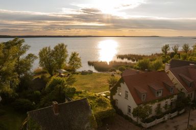 Ferienhaus Peeneblick - exklusives Traumhaus in Direktlage am Wasser mit Bootssteg und Aussensauna