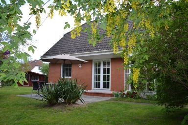 Ferienhaus Wiking - in ruhiger Lage, schönes Ferienhaus mit Terrasse und Garten - Ferienhaus Wiking