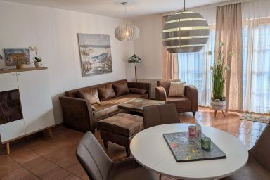 Ferienpark Freesenbruch - Komfortable Ferienwohnung im Grünen mit Terrasse und Pool im Ferienpark Zingst