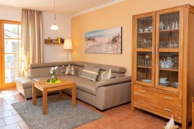 Ferienpark Freesenbruch - Komfortable Ferienwohnung mit Terrasse, Gartenblick und beheiztem Pool in Zingst