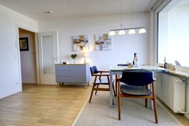 App. Meerblick - Zentrale Ferienwohnung für bis zu 2 Personen mit Balkon und Meerblick.