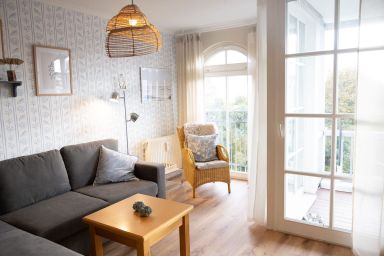 Apartmenthaus Atlantik - Tolle Ferienwohnung direkt an der Ostsee mit Balkon und Blick zum Yachthafen