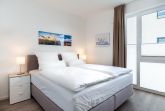 Schlafzimmer mit Boxspringbett (1,80 x 2,00 m)