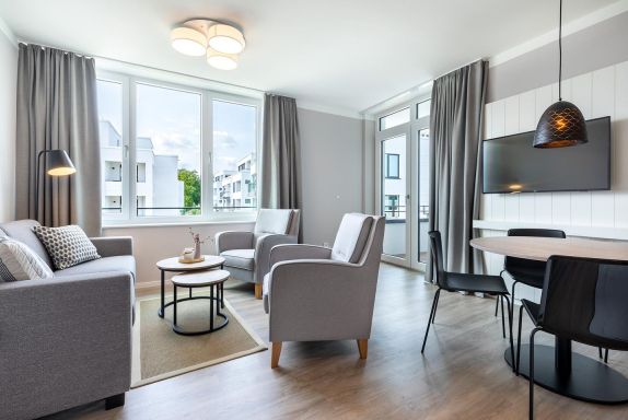 Wohn-/Essbereich mit Zugang zur Loggia