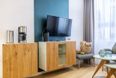 Wohn-/Essbereich mit Flatscreen-TV