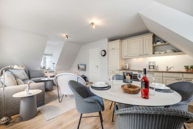 Seestern Keitum - Diese Obergeschoss-Wohnung ist ca. 60 m² groß und bietet zwei Personen Platz.