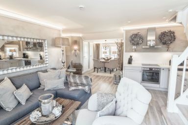 HOME Suites Beachloft Alte Bergstr. 13 - Luxuriöse Maisonette-Ferienwohnung in Strandnähe
