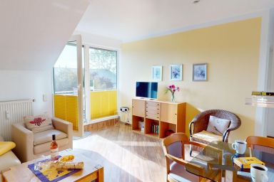 NeuKlosterhof - Helle 3-Zimmer-Ferienwohnung für 4 Personen mit Balkon und Außenstellplatz