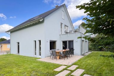 FH "zur blauen Möwe" - Moderne Naturidylle: Großzügiges Ferienhaus bei der Karniner Hubbrücke für 10 Gäste