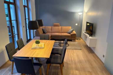 Kaiserliches Postamt Fewo 2 - Stilvolle 78m² Ferienwohnung mit Balkon für 6 Personen, Hund&Wlan