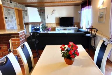 Ferienwohnung Nele 1 - Wohnung für 4 Personen direkt am Strand zum Bodden mit Terrasse und Strandzugang