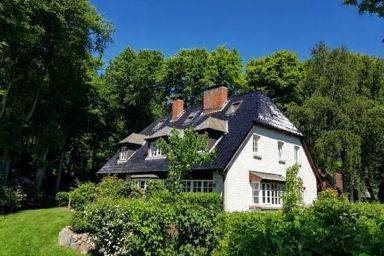 Eulenkamp 8 c - DHH rechts - Ferienhaus in Wyk auf Föhr: 200 m zum Strand, Kaminofen & Garten