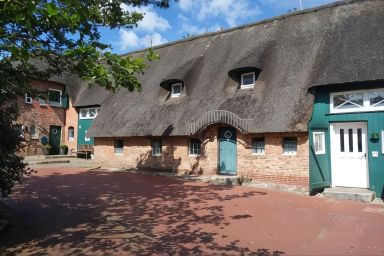Herrenhof - Ferienwohnung 8 im EG - Ferienwohnung im EG in Wrixum auf Föhr: 76 m² mit Terrasse & Garten