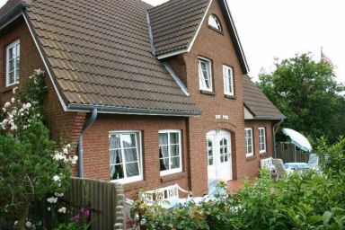 Nis Puk _FW Habel (EG) - Ferienwohnung in Utersum: 50 m² mit Terrasse, Strandnah (500 m)