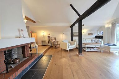 Ferienhaus Seehuus - Historische Fischerkate mit sonniger Terrasse und Gartenidylle