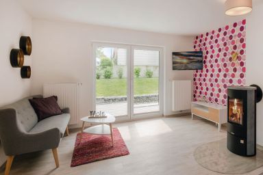 Villa Doris - Moderne Ferienwohnung mit Garten – strandnah und familienfreundlich