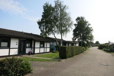 Ferienhaus in Burhave mit Terrasse und Grill