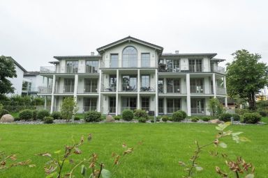 3 Raum Wohnung mit 2 umzäunten Terrassen, EG. mit Waldblick, Sauna und Kamin