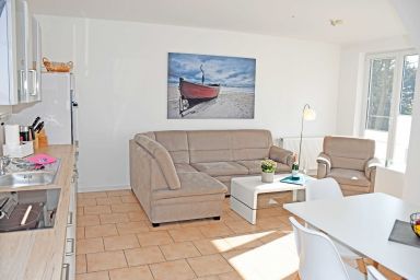 schöne Ferienwohnungen in Dranske auf dem Windland! - 02 Fereinwohnung mit Terasse OG Dranske
