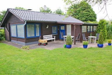 Blockhaus mit Zaun und W-LAN - Blockhaus mit Wintergarten
