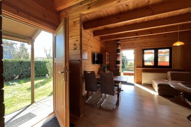 Holz-Ferienhaus Mechelsdorf nahe Ostseebad Kühlungsborn - 3-Raum-Holzhaus mit Gartenterrasse (70m², max 4 Personen)