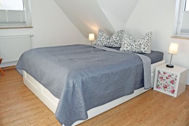 Ferienwohnungen in Lipsitz auf Rügen - Ferienwohnung Rapsblüte mit Kamin und Balkon