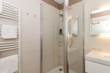 FeWo Am Strand / Strandvilla Belvedere (Ostseeallee) - FW 38, Ferienwohnungen am Strand - max. 4 Personen