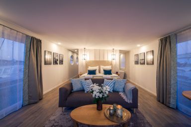 Schwimmende Suite III