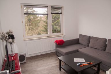 142 Ölhafen Ferienwohnungen - Ölhafen 1OG - Balkon, 2 SZ, zentrums- und strandnah