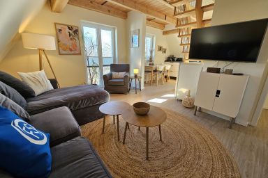Küstenglück 3: Modernes Maisonette-Apartment mit Meerblick & Kickerspaß - 200m zum Strand & Bäcker.