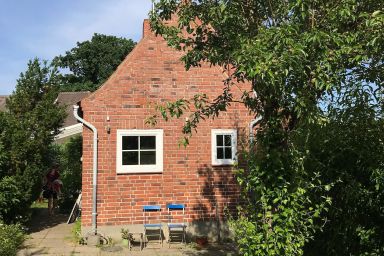 Schönes Ferienhaus mit Garten & Mid Century Möbeln in Strand nähe Avendorf