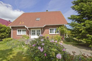 Ferienhaus Gisela - strandnahe Ferienwohnung mit schönem Garten und Sauna - Ferienhaus Gisela