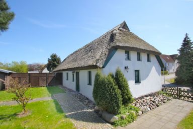 Ferienhaus Storchennest - wassernahes Haus mit Terrasse und Garten - Ferienhaus Storchennest Haus L