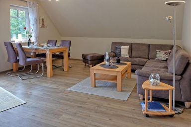 Zur Hanse - Komfortable Ferienwohnung mit Balkon und zwei Schlafzimmern in Zingst