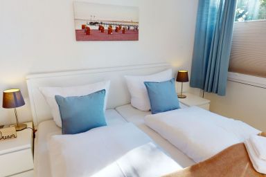 Gästehaus Windrose - Schöne Ferienwohnung für 3 Erwachsene und 1 Kind mit Balkon & Meerblick in Toplage in Pelzerhaken