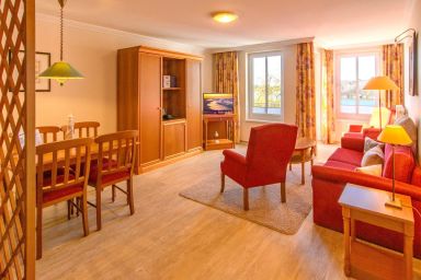 Seehof - 2-Zimmer Ferienwohnung in bester Strandlage mit zwei Balkonen und Blick zum See