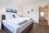 Schlafzimmer "1" mit  Boxspringbett (1,80x2,00m)