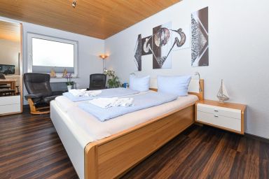 Von-Eucken-Weg 21 - Neuharlingersiel: Apartment 01 im Von-Eucken-Weg 21 mit Balkon und WLAN