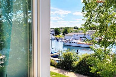 Große Ferienwohnung mit traumhaftem Hafenblick von "Momentic" - Luxus-Appartment direkt am Hafen von Neustadt in Holstein