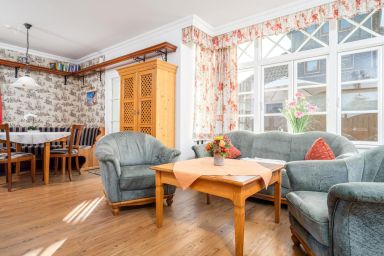 Haus Brise - Haus Brise in Zingst: Komfortables Ferienhaus mit Terrasse und Garten nahe Meer