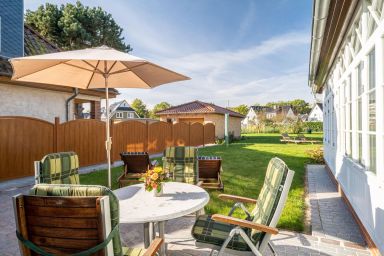 Haus Brise - Haus Brise in Zingst: Komfortables Ferienhaus mit Terrasse und Garten nahe Meer