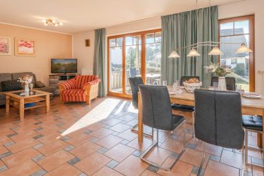 Ferienwohnung Krebs mit Sauna und Terrasse direkt am Achterwasser - Moderne Ferienwohnung mit Sauna & Garten – naturnah und komfortabel auf Usedom