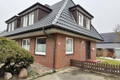 Haus Kröger - Ferienhaus für bis zu 5 Pers., Terrasse, PKW-Stellplatz, WLAN in ruhiger Lage.
