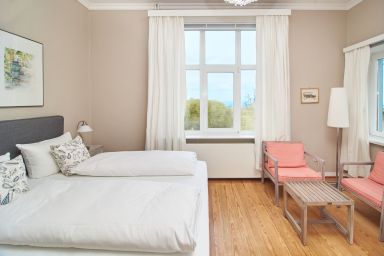 Villa Dünenblick - Doppelzimmer „Seestern“ – Ruhige Auszeit mit Meerblick in der ersten Etage