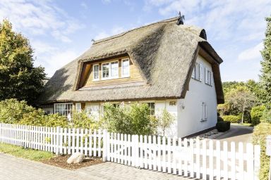 Landhaus Wildrose - Großzügige Ferienwohnung mit Terrasse und Garten im ruhigen Landhaus Wildrose