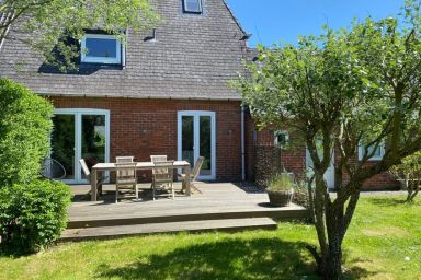 Nordsee Hüs - Ferienhaus in Hörnum: Großzügiger Garten, Sauna & Wohlfühlambiente