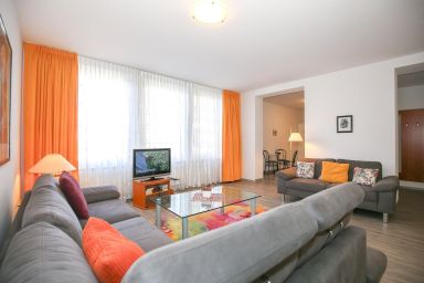 Residenz Unter den Linden - 81m² große Ferienwohnung für bis zu 3 Gäste + Hund mit Balkon