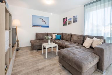 Ferienhaus Strandmöwe EG mit Sonnenterrasse und Sauna - Gemütliche Ferienwohnung in Loddin mit Garten, Sauna und Spielplatz nahe dem Ostseestrand