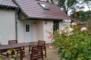 Kleine Ferienwohnung in Groß Mohrdorf mit Terrasse, Garten und Grill
