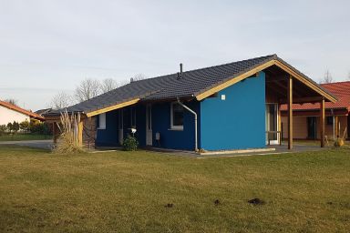 E21 Freistehendes Haus mit Garten und Deichblick
